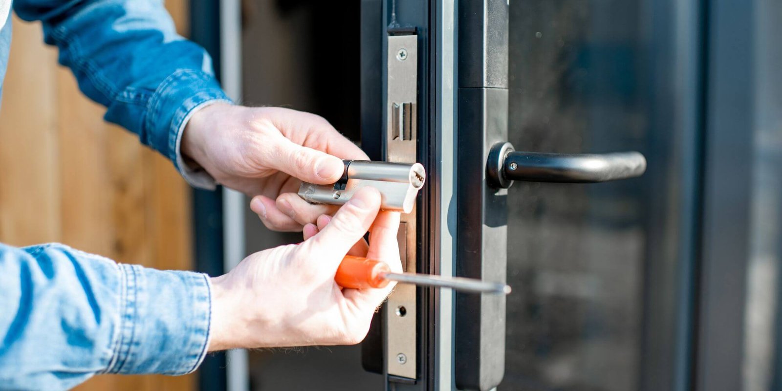 installation d'une nouvelle serrure sur porte